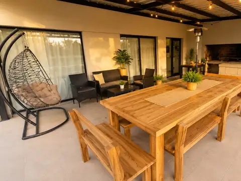 Casa 5 ambientes con 2 baños