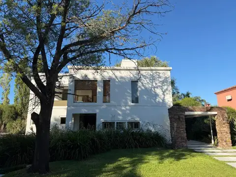 Venta Casa Barrio El Mirasol Pilar 240 m² 3 Dormitorios con dependencia