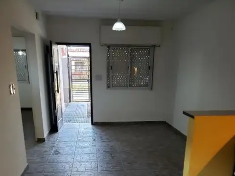 Depto Tipo Casa en Alquiler de 2 ambientes
