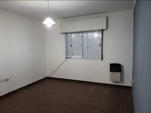 Depto Tipo Casa en Alquiler en San Antonio De Padua, $ 600.000