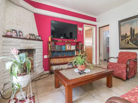 Casa 4 ambientes con 2 baños