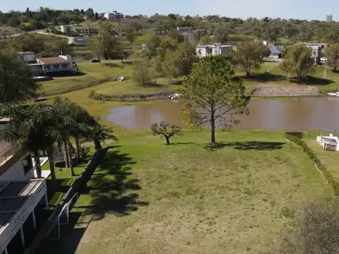 Terreno en Venta en Victoria, USD 140.000