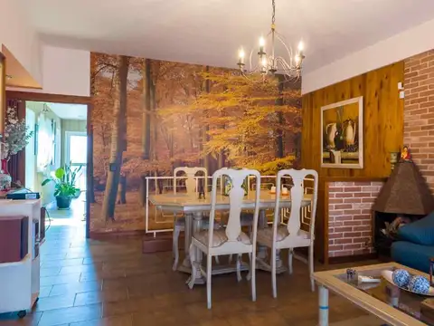 Casa 4 ambientes con 2 baños