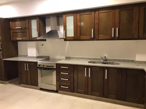 EXCELENTE PISO DE 4 AMBIENTES CON COCHERA QUILMES CENTRO