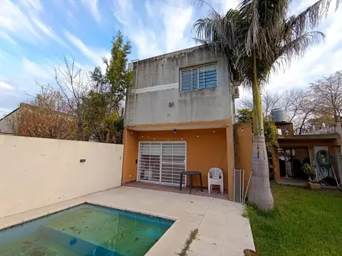 Casa en Venta con 2 cocheras