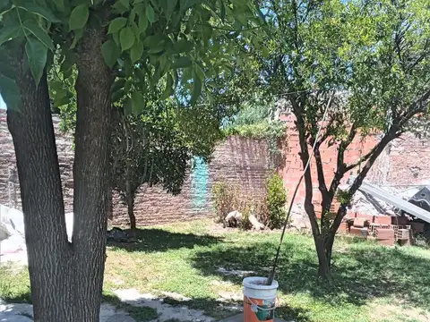Venta de casa de 3 amb y local comercial en Moreno