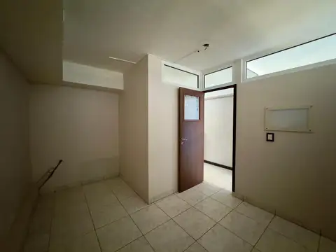 Oficina en Alquiler en La Perla Sur, $ 550.000