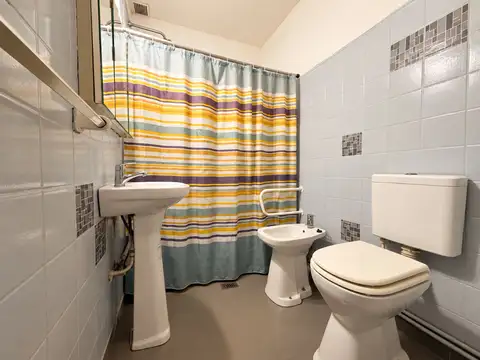Depto Tipo Casa 4 ambientes con 2 baños