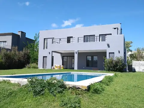 Casa 4 ambientes con 3 baños