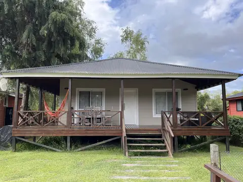 VENTA CASA DE 3 AMBIENTES EN LA ISLA CON AMARRA PUERTO LA PISTA