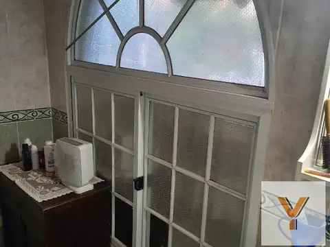 Casa en venta - 2 Dormitorios 2 Baños - Cocheras - 2.047Mts2 - Coronel Brandsen