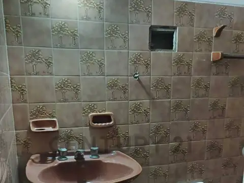 Casa 5 ambientes con 1 baño