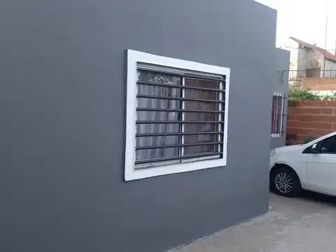 Casa en venta - 3 Dormitorios 1 Baño - Cochera - 400Mts2 - Claypole