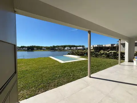 Casa 6 ambientes con 4 baños