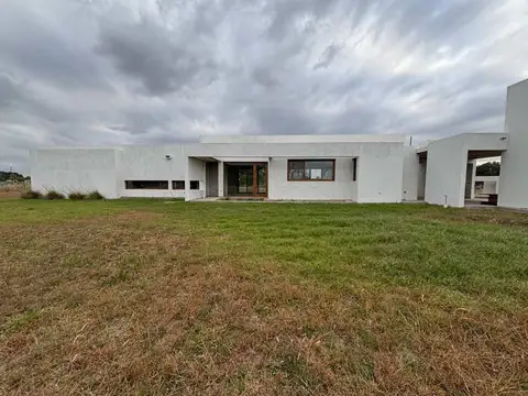 CASA QUINTA EN VENTA EN BRAGADO EN CONSTRUCCION