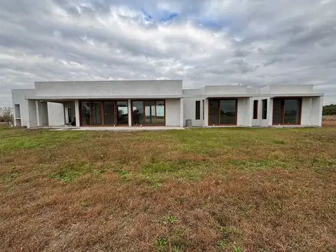 Casa 3 ambientes con 2 baños