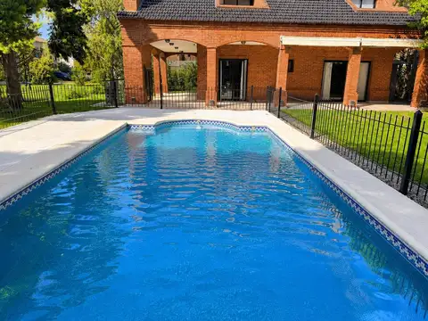 Casa en Venta con 2 cocheras