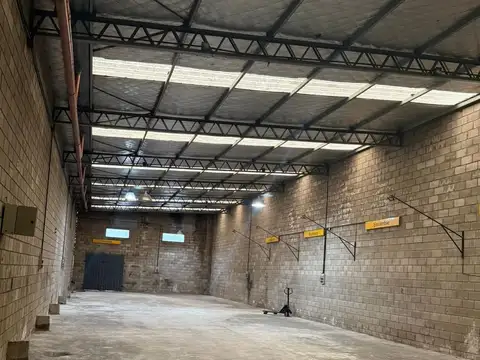Excelente establecimiento Industrial con 554 m2 cubiertos en Pablo Nogues