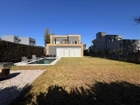 Casa en Venta en Álvarez Del Bosque, USD 249.000