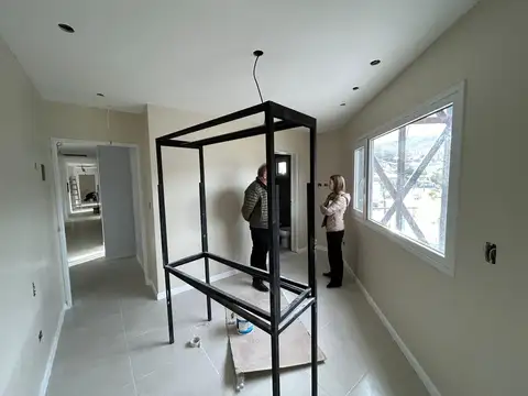 Gobernador Paz esquina Ricardo Güiraldes al 500