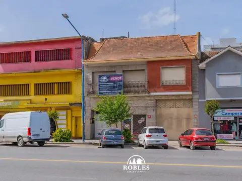 Importante propiedad comercial sobre Av. Luro