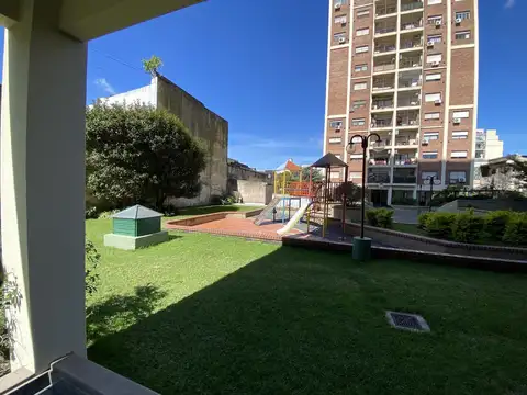 Venta - OPORTUNIDAD! Depto. 4 amb c/Balcón y Cochera