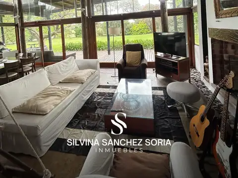 Casa 6 ambientes con 2 baños