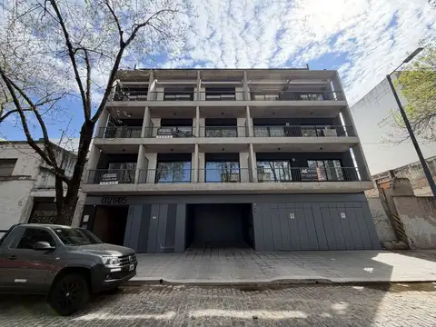 Mono al frente con balcon a estrenar