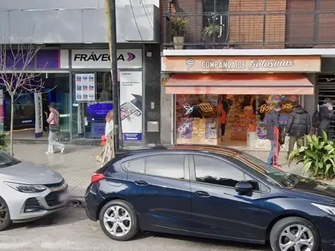 Local Comercial. Planta Baja: 4 x 15 m = 65 m². Subsuelo: 55 m².