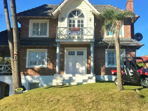 MAGNIFICA CASA EN PINAMAR SOBRE 600M2 DE TERRENO.
