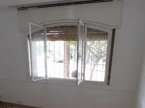 Casa 8 ambientes con 4 baños