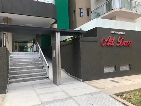 EDIFICIO ART DECO - DEPARTAMENTO DE 4 AMBIENTES CON COCHERA