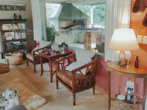 Casa 6 ambientes con 4 baños