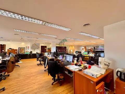 Oficina en Venta con 3 cocheras