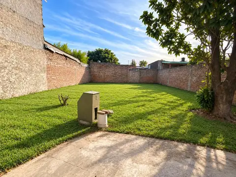 Casa en Alquiler con 1 cochera
