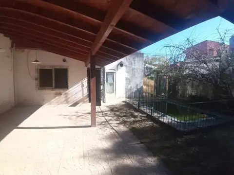 VENTA CASA C/ PILETA EN DERQUI