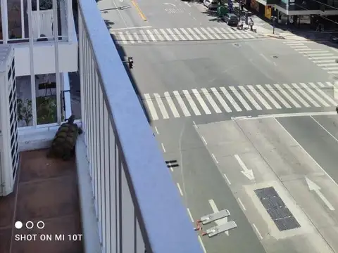 Departamento en Av Cabildo. 4 ambientes. Vista panorámica.