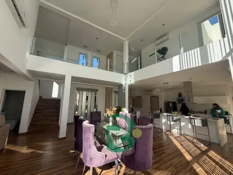Casa 5 ambientes con 5 baños
