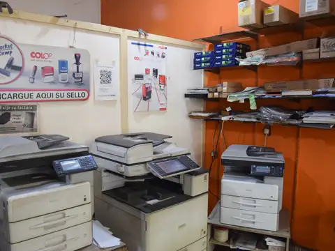 LOCAL EN VENTA  SOBRE VIA PUBLICA  8 mts DE FRENTE X 5MTS DE FONDO APROX