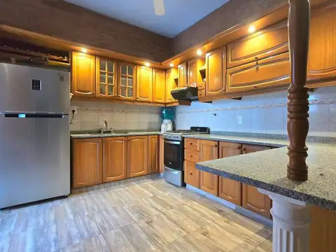 CASA 5 AMB. COCHERA PATIO TERRAZA ACEPTA PROP PAGO