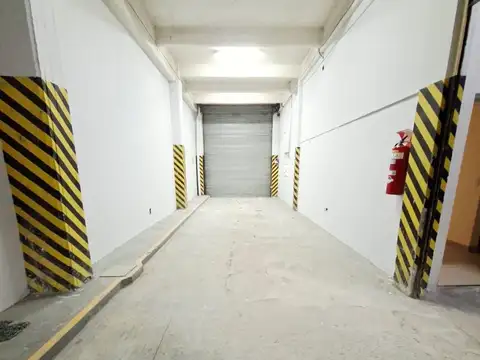 OPORTUNIDAD ÚNICA Galpon de 1400 M2 en Villa Del Parque