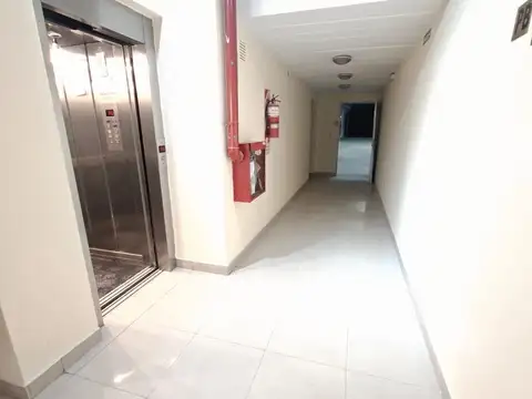 OPORTUNIDAD ÚNICA Galpon de 1400 M2 en Villa Del Parque