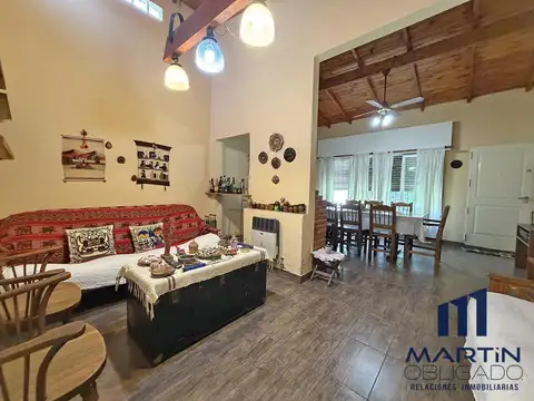 Casa 4 ambientes con 2 baños