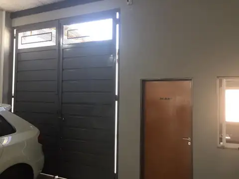 Local en Venta Via Púb.