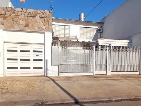 VENTA CASA 5 AMBIENTES EN RAMOS MEJIA