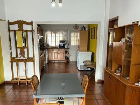 Casa en Venta con 3 cocheras