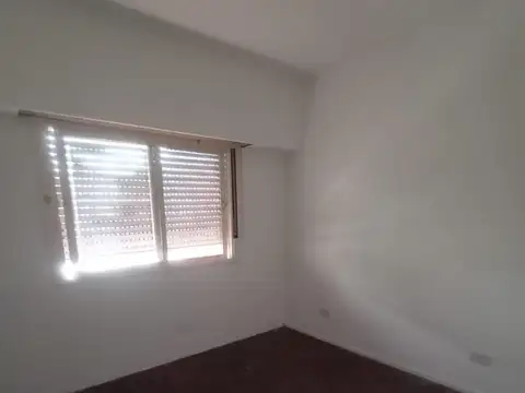 * DUPLEX EN ALQUILER DE 3 AMBIENTES CON PATIO BUENA UBICACION RAMOS MEJIA *