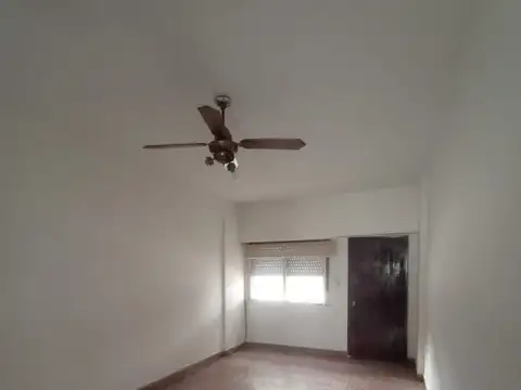 * DUPLEX EN ALQUILER DE 3 AMBIENTES CON PATIO BUENA UBICACION RAMOS MEJIA *