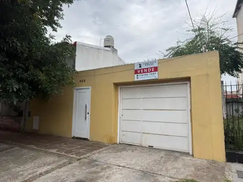 casa en venta 3 ambientes con pileta y garaje, Banfiel 