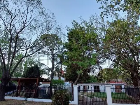 Casa en Venta con 3 cocheras